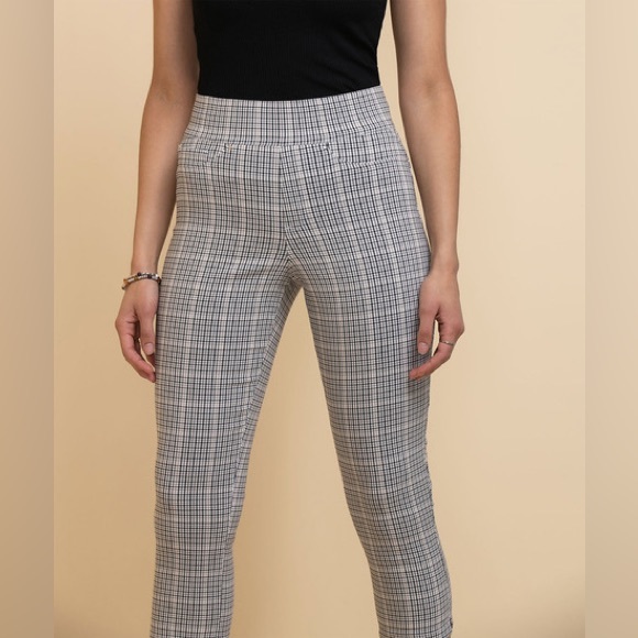 Ricki's SKINNY CAPRI IN MICROTWILL sz medium nwt - Picture 2 of 7